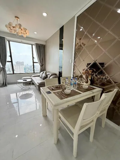 Appartement met twee slaapkamers met balkon — A&L Service Apartment - Rivergate Residence